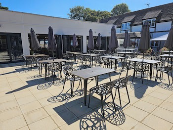 South Lawn Hotel