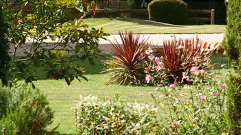 South Lawn Hotel