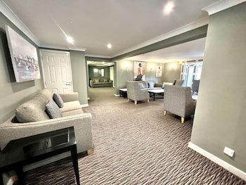 South Lawn Hotel