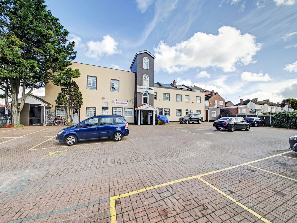 OYO Bostons Manor Hotel, Hanwell London