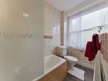 Boston Court Hotel (Adults Only)