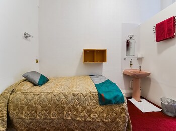 Boston Court Hotel (Adults Only)