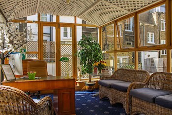 Blades Hotel