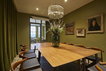 Georgian House Hotel