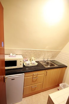 Belmore Court & Motel