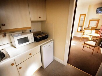 Belmore Court & Motel