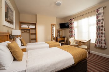 Belmore Court & Motel