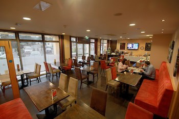 Belmore Court & Motel