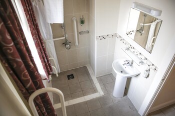 Belmore Court & Motel