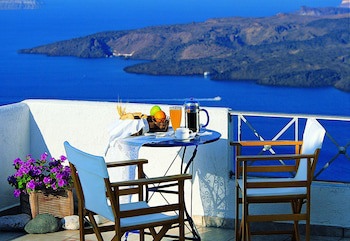 Theoxenia Caldera Hotel