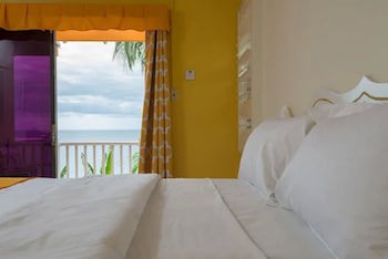 Bird Rock Beach Hotel