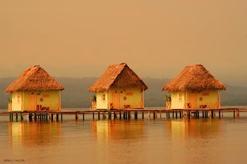 Punta Caracol Acqua Lodge