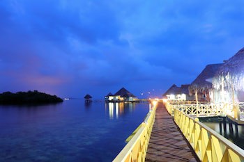 Punta Caracol Acqua Lodge