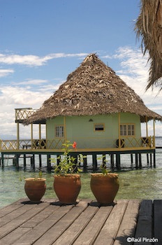 Punta Caracol Acqua Lodge