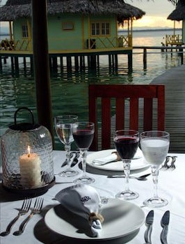 Punta Caracol Acqua Lodge