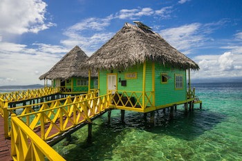 Punta Caracol Acqua Lodge