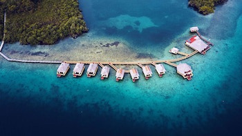 Punta Caracol Acqua Lodge