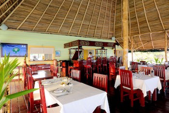 Punta Caracol Acqua Lodge