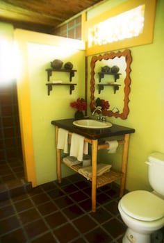 Punta Caracol Acqua Lodge