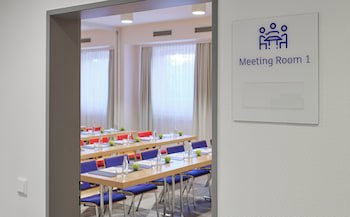 Holiday Inn Express Frankfurt Airport by IHG galeri fotoğrafı