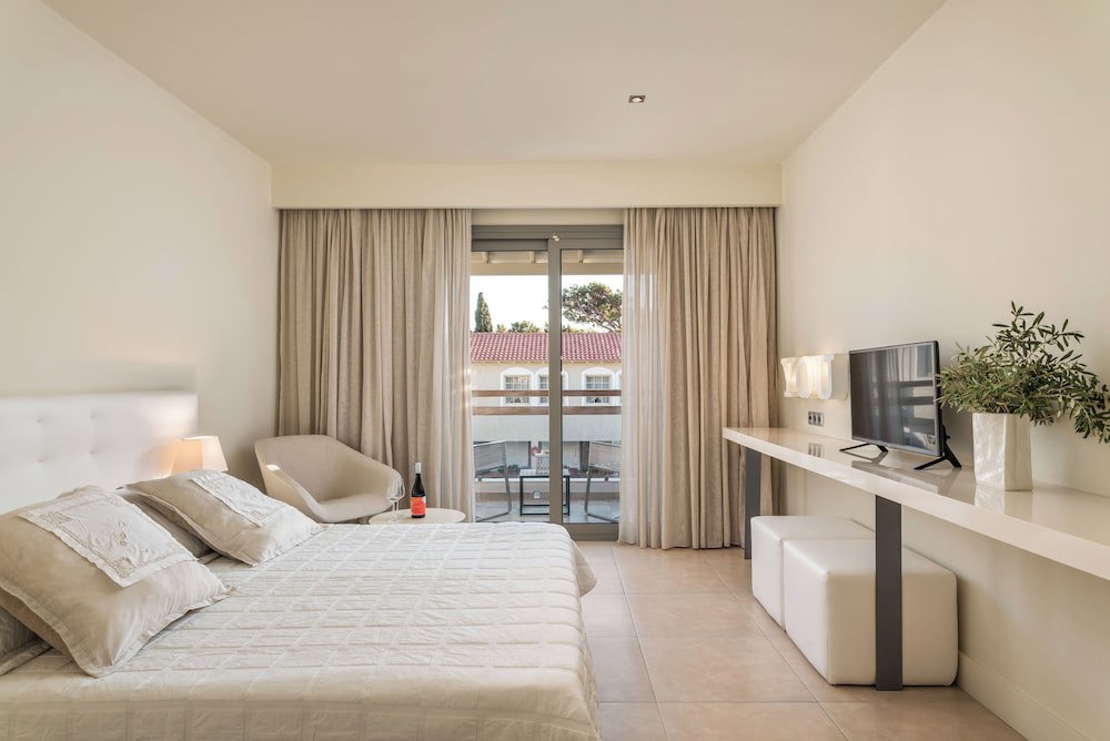 Ino Hotel & Suites