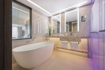 Four Seasons Hotel
