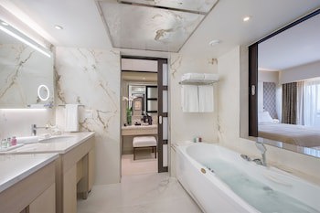 Four Seasons Hotel