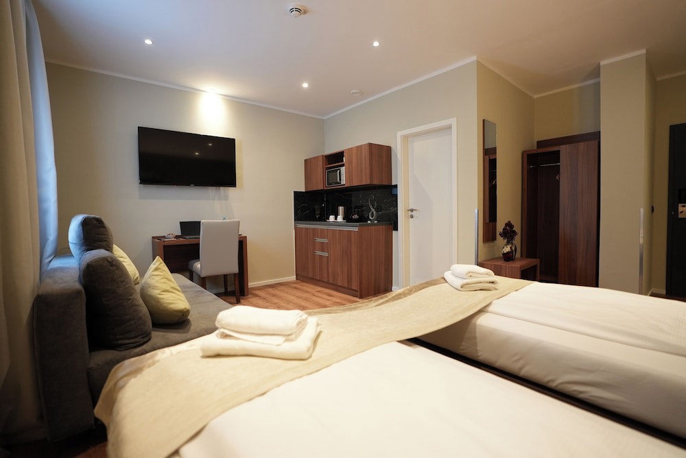 Hotel Attache