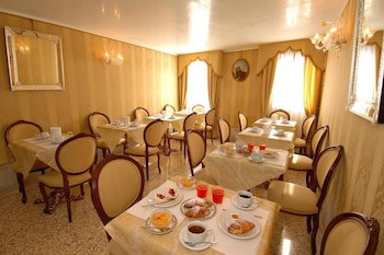 Hotel Canal fotoğrafı