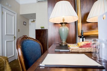 Colonnade Hotel London