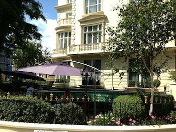 Colonnade Hotel London