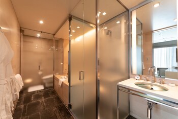Four Seasons Hotel Tokyo At Marunouchi