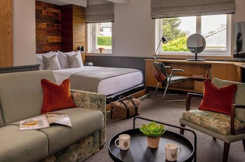 North Lakes Hotel And Spa
