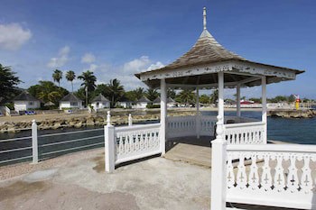 Decameron Club Caribbean Runaway Bay, Ramada All-Inclusive Resort