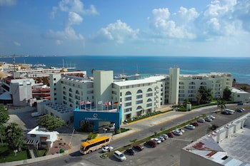 Aquamarina Beach Resort