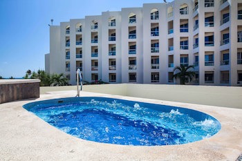 Aquamarina Beach Resort