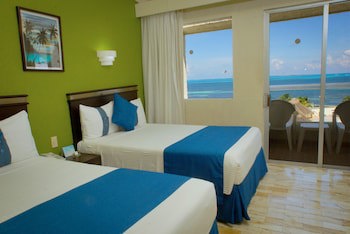 Aquamarina Beach Resort