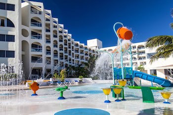 Aquamarina Beach Resort