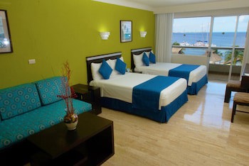 Aquamarina Beach Resort