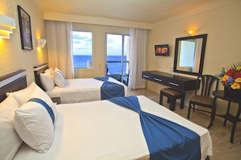 Aquamarina Beach Resort