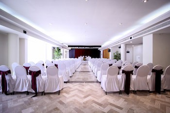 Aquamarina Beach Resort