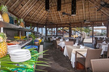 Aquamarina Beach Resort