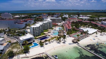 Aquamarina Beach Resort