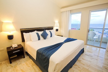 Aquamarina Beach Resort