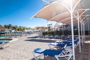 Aquamarina Beach Resort