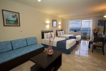 Aquamarina Beach Resort