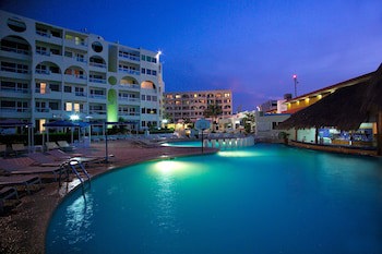 Aquamarina Beach Resort