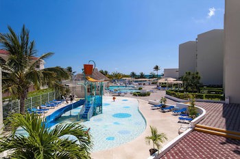 Aquamarina Beach Resort