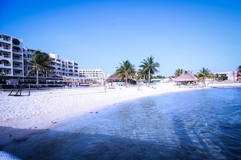 Aquamarina Beach Resort