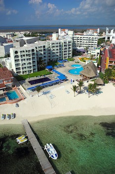 Aquamarina Beach Resort